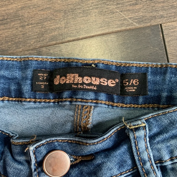 Dollhouse Distressed Blue Jean Shorts With Copper Tone Buttons Women’s 5/6 - Picture 4 of 5